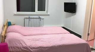 Хостел  Крокус Красногорск Двухместный номер с 2 отдельными кроватями и собственной ванной комнатой-1